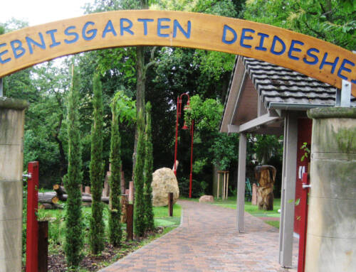 Eingang zum Sinnes- und Erlebnisgarten Deidesheim